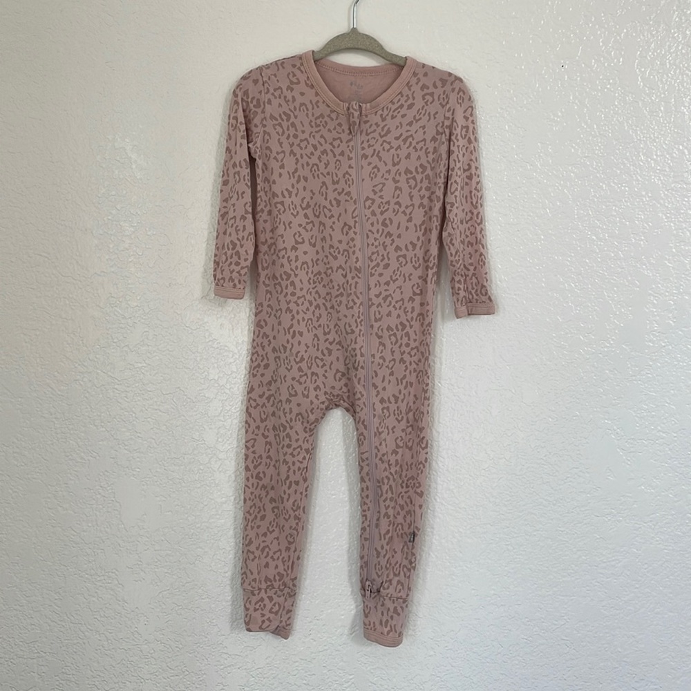 Kyte Baby Zip Romper in Blush Small Leopard 2T